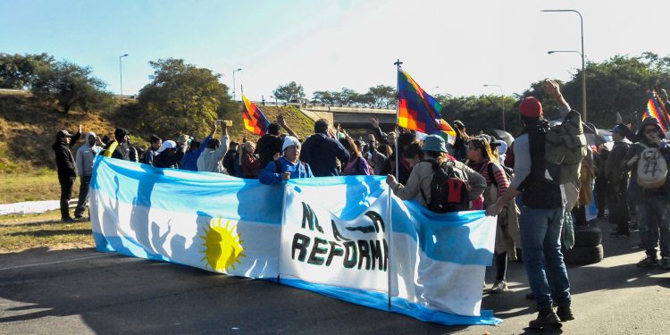 Sin llamado al diálogo del gobierno de Morales, la protesta de las comunidades sigue firme