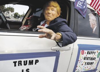 Trump afirma ahora que los documentos que llevó a su casa eran “recuerdos”