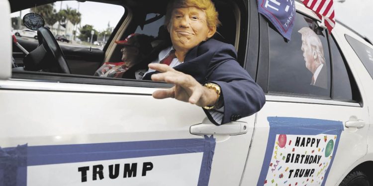 Trump afirma ahora que los documentos que llevó a su casa eran “recuerdos”