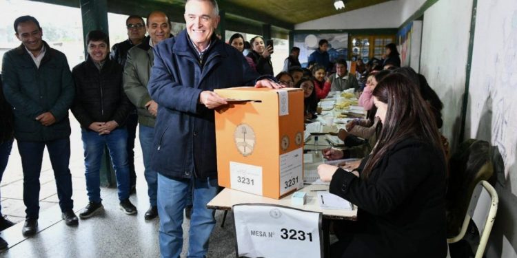 Votó Jaldo: “El peronismo llega unido en Tucumán”