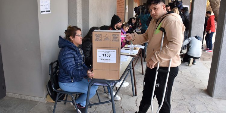 Al mediodía votó el 24% del padrón en las elecciones para gobernador de San Juan