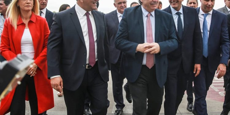 Alberto Fernández y Manzur inauguran un nuevo edificio universitario