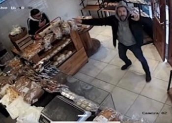 Bailando por una medialuna: furor por la panadería que las regala si te tirás un paso