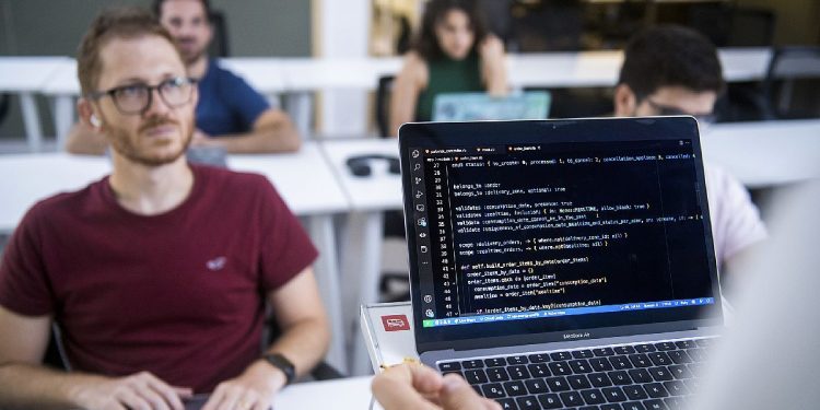 Búsqueda laboral: alta demanda para empleos tech necesitan más habilidades