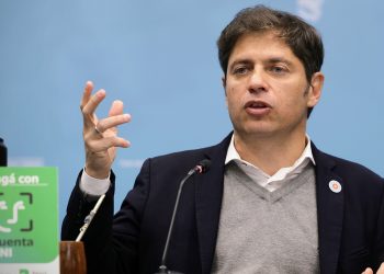 Con el slogan “Derecho al futuro”, Kicillof encara una campaña bien territorial