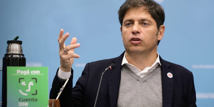 Con el slogan “Derecho al futuro”, Kicillof encara una campaña bien territorial