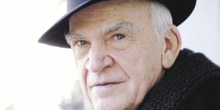 Con la muerte de Milan Kundera, el siglo XX se distancia cada vez más