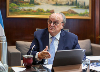 De Mendiguren: la salida de la deuda con el FMI “no es enfriando la economía en Argentina”