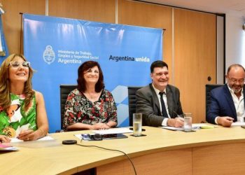 Debaten un nuevo salario mínimo en medio de negociación con el FMI