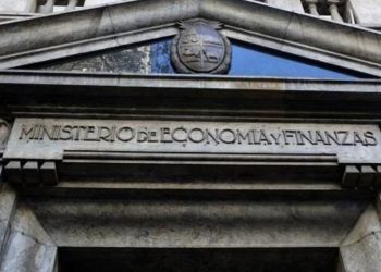 El déficit fiscal subió a 3,8% en el último mes