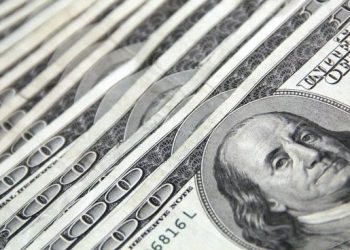 El dólar cerró a la baja en una semana con saldo positivo