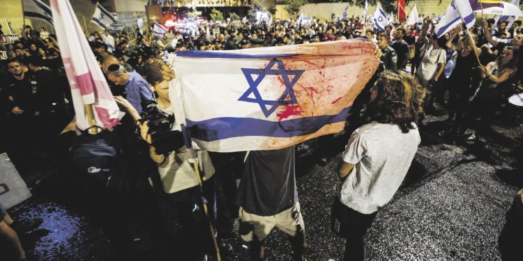 El Parlamento de Israel aprobó la primera ley de la reforma judicial en medio de una ola de repudio social