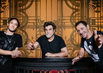 Emocionante: Divididos tocó en Barcelona y entonó las estrofas del Himno Nacional Argentino