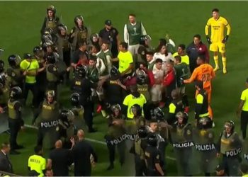 Escandaloso final entre Corinthians y Universitario por Copa Sudamericana