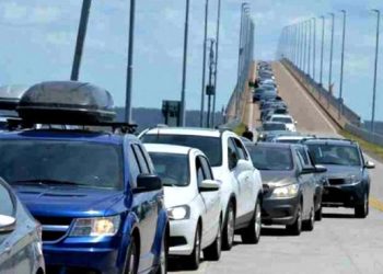 Éxodo uruguayo: reportan filas de hasta siete kilómetros para cruzar a Argentina