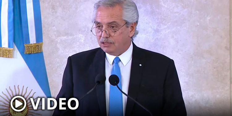 Fernández anunció un proyecto de ley que actualiza la carrera militar