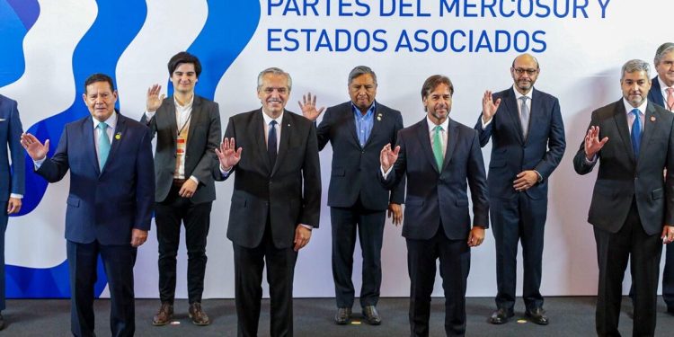 Fernández y Massa encabezan encuentro de presidentes del Mercosur