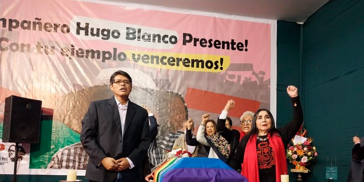 Fue “sembrado” en Cusco el legendario líder campesino peruano Hugo Blanco