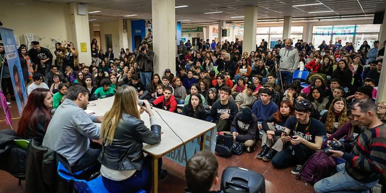 Grabois: Si ganamos “hackeamos la matrix”