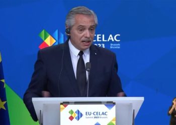 Gracias totales: Alberto se despidió de la cumbre UE-CELAC y celebró el acuerdo energético