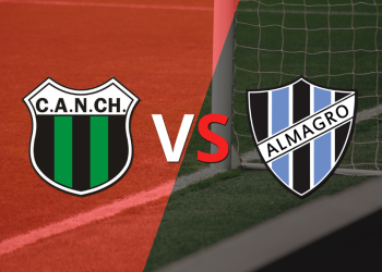 Inicia el partido en el estadio República de Mataderos