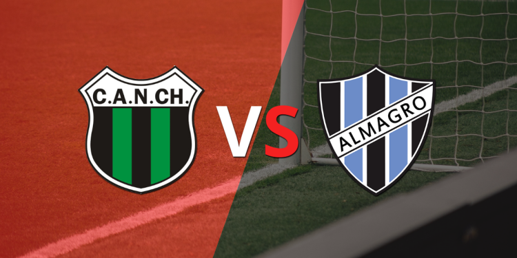 Inicia el partido en el estadio República de Mataderos