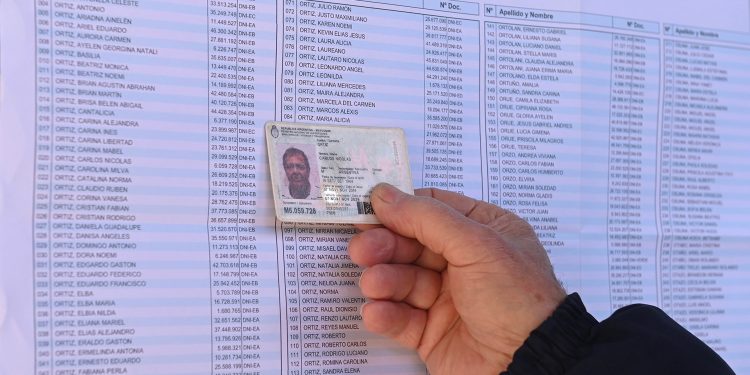 Iniciaron las elecciones de Chubut, tras superarse obstáculos por mal clima