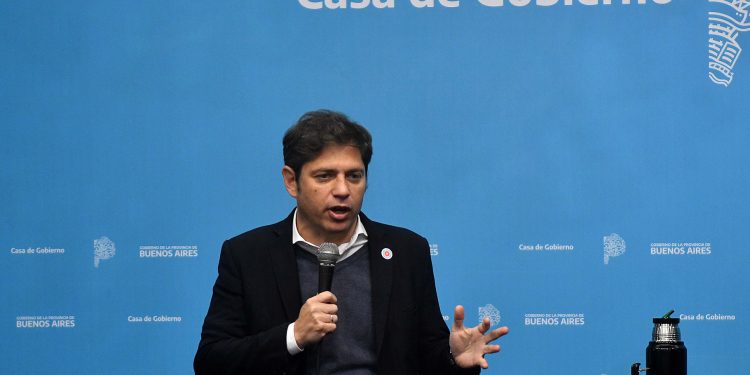 Kicillof destacó la baja en la inflación y advirtió sobre la deuda que se “patinó” Macri