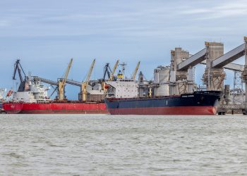 Kicillof: “Los puertos bonaerenses representan nuestra conexión con el mundo”