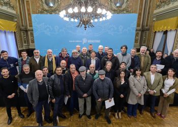 Kicillof sumó otra foto de campaña y se llevó el respaldo de los gremios industriales