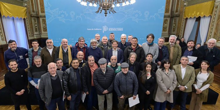 Kicillof sumó otra foto de campaña y se llevó el respaldo de los gremios industriales