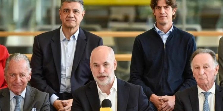 La oposición cada vez más lejos del diálogo: Lousteau insiste pero Macri no quiere saber nada