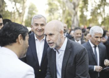 Larreta suma promesas para educación con incentivos para docentes que no falten