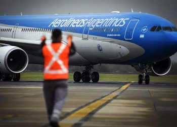 Las claves del proyecto que presentó Máximo para contrarrestar los planes de privatización de Aerolíneas