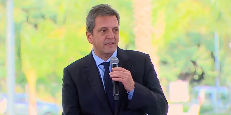 Massa anunció medidas de deducción de impuestos para PYMES