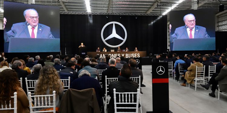 Mercedes-Benz Camiones y Buses completó una inversión de U$S 50 millones en Zárate