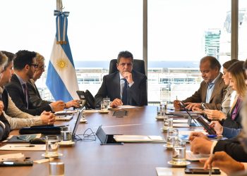 Misión argentina viajará mañana a Washington para cerrar el acuerdo con el FMI