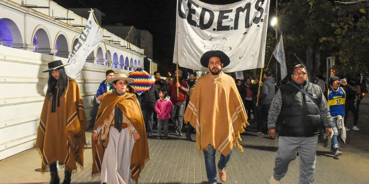 Nueva marcha de antorchas contra la reforma constitucional de Gerardo Morales