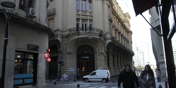 Oficinas vacías y calles silenciosas: del clásico microcentro porteño nada más queda