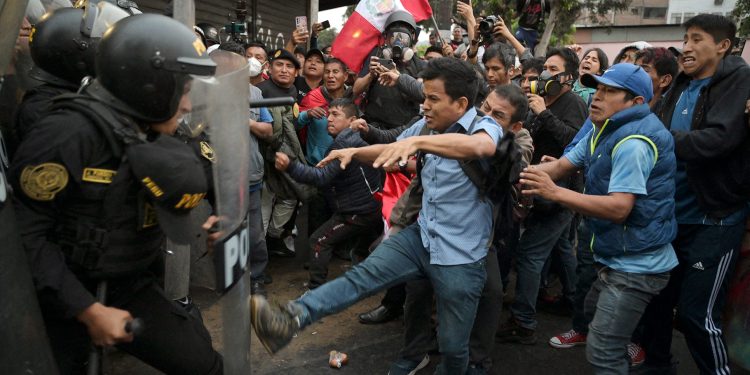 Once heridos y seis detenidos en la tercera “toma de Lima”: exigen la renuncia de Boluarte