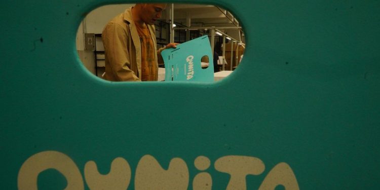 Provincia amplía Qunita a 90 mil niñas y niños: cómo se producen los kits desde la cárcel