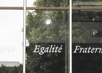 Revuelo en Francia por declaraciones de Macron a favor de limitar redes sociales