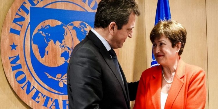 Semana clave con el FMI: la negociación de Massa y el “respiro” por las reservas