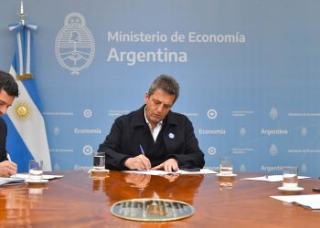 Sergio Massa firmó su compromiso por la Campaña Nacional por la Alfabetización