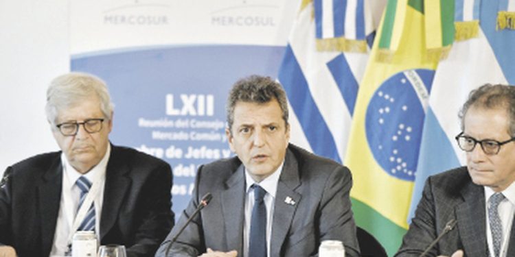 Unión por la Patria presentó boleta con Massa, Wado, Máximo y Tolosa