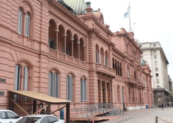 Alberto Fernández encabeza una reunión del Consejo Económico y Social con la CGT y la UIA