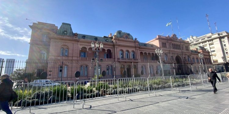 Alberto Fernández recibió al arzobispo de Buenos Aires y el padre Pepe visitó la Casa Rosada
