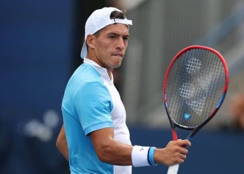 Báez sigue de racha y avanza en el US Open