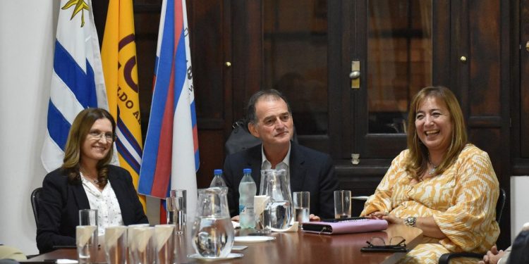 Cabildo Abierto lanzó la recolección de firmas para el plebiscito por los deudores