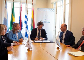 Cafiero obtuvo financiamiento por U$S44 millones para el ferrocarril del noreste